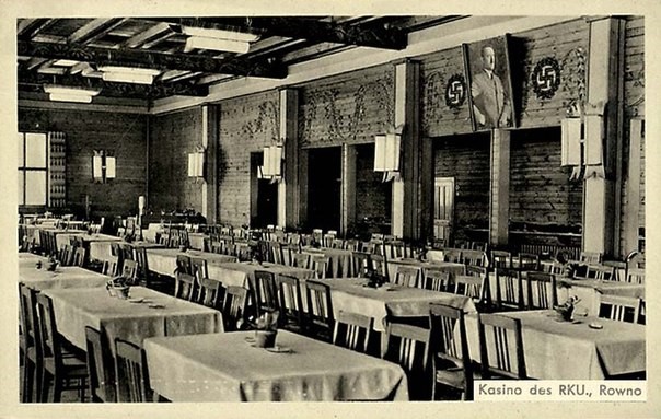 Так виглядав інтер’єр казино, яке знаходилось на вул. Поштовій у Рівному. У часи війни, там також можна було попоїсти.